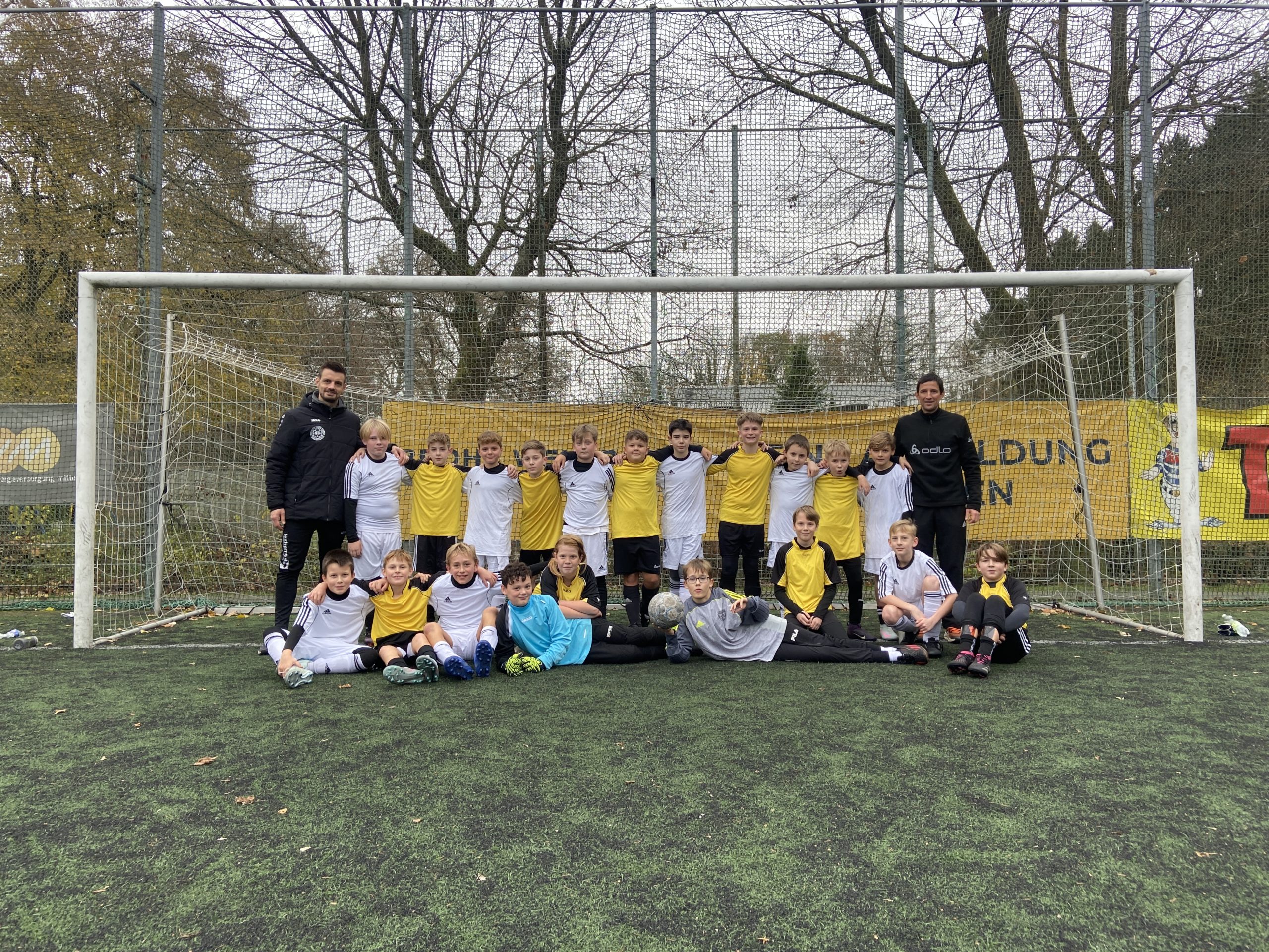 Fußballmannschaft im Tor