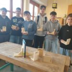 Mission: Buchstütze –  UTe rettet das Bücherregal